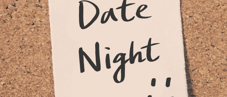 A Post-It note with Date Night written on it