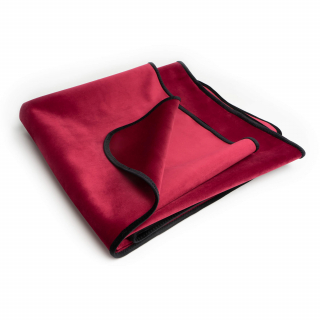 red throw / fabric sheet